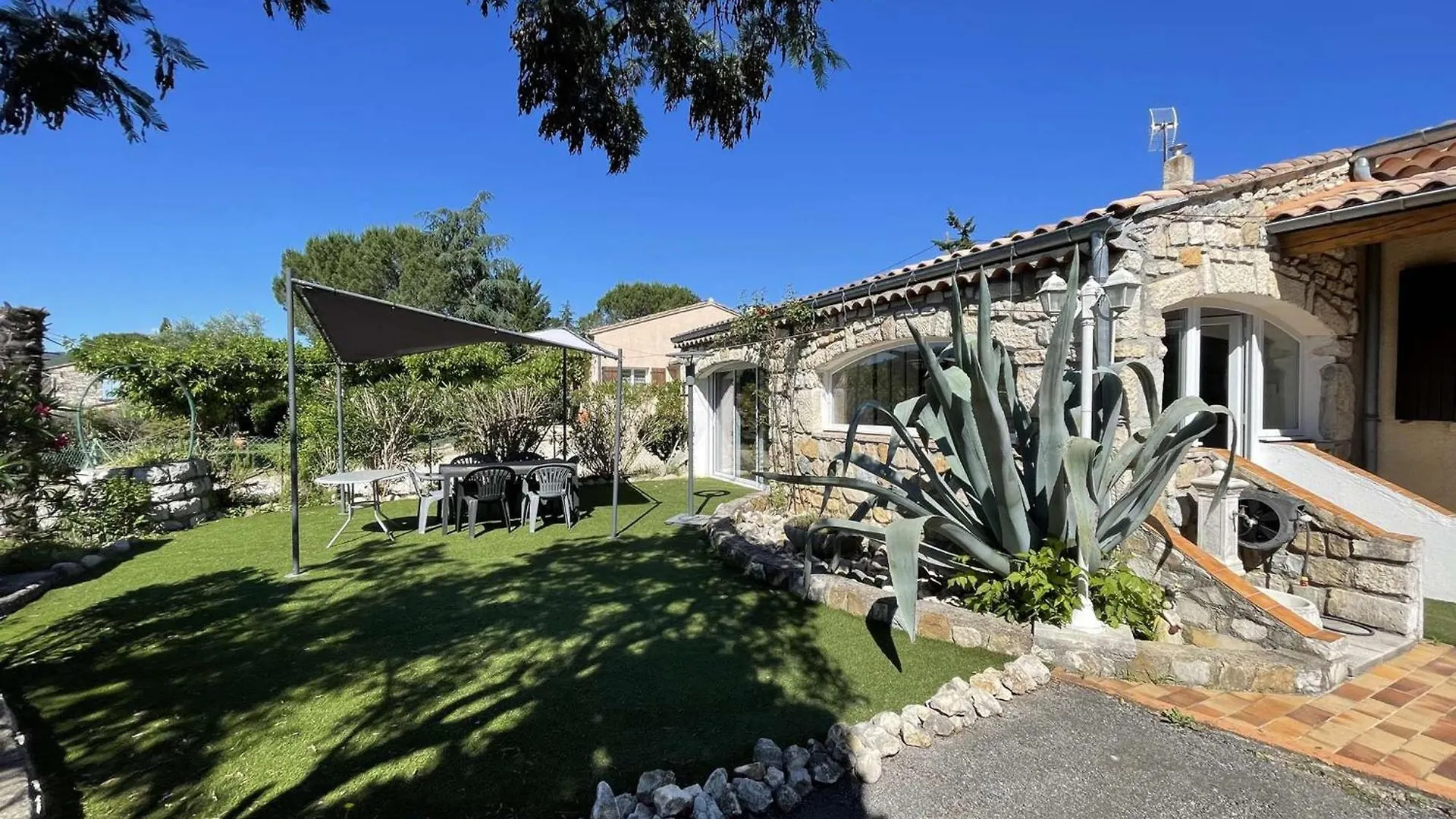 Maison Climatisee Avec Jardin Pres Du Centre De Vallon Pont D'Arc - 6 Couchages - Fr-1-382-112